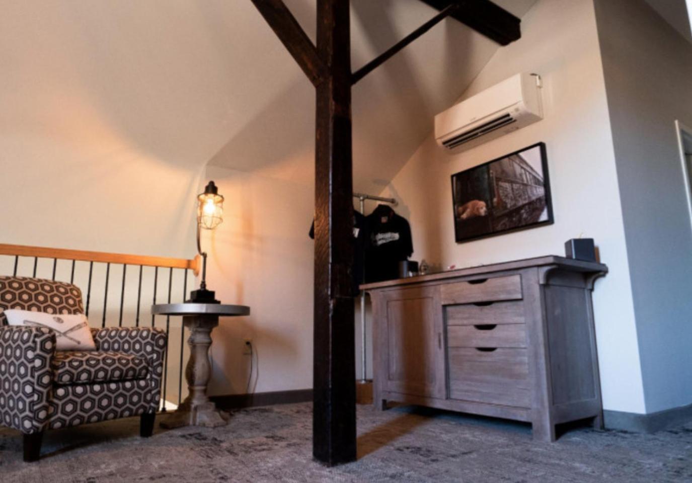The Railroad Inn Купърстаун Екстериор снимка
